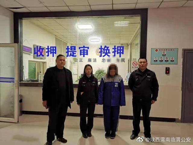 全市公安機關保雙節冬季嚴打“利劍”行動打響后，@陜西渭南臨渭公安 黨委高度重視，積極安排部署，刑偵大隊迅速行動，全警動員，迅速投入戰斗狀態，2天內連續抓獲上網逃犯4名，其中涉嫌電信詐騙案逃犯1名，在全局迅速掀起“利劍”行動新高潮。 