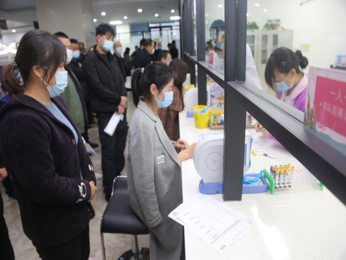 渭南市公安局經開分局組織民輔警開展健康體檢