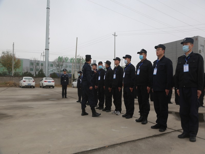 戰嚴寒礪斗志 練精兵鑄警魂--渭南市公安局經開分局警務輔助人員隊列訓練如火如荼開展