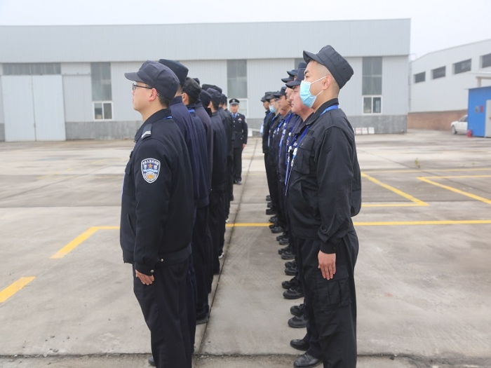 戰嚴寒礪斗志 練精兵鑄警魂--渭南市公安局經開分局警務輔助人員隊列訓練如火如荼開展