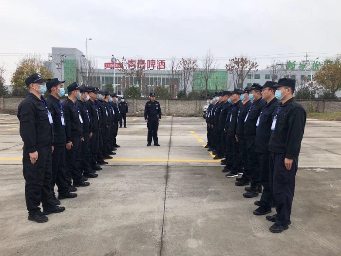 督導檢查提士氣 教官嚴抓練精兵—渭南市公安局經開分局警務輔助人員隊列訓練又快又好