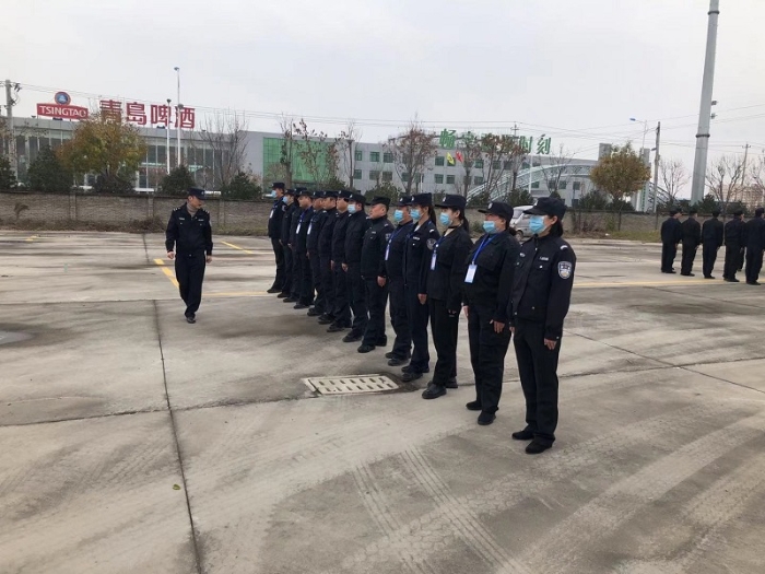 督導檢查提士氣 教官嚴抓練精兵—渭南市公安局經開分局警務輔助人員隊列訓練又快又好