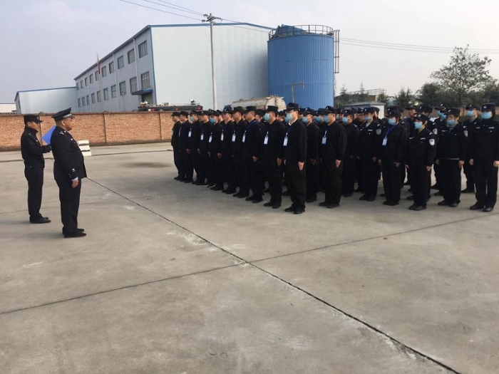 隊列訓練樹形象苦練精兵保平安—渭南市公安局經開分局警務輔助人員隊列訓練深入推進