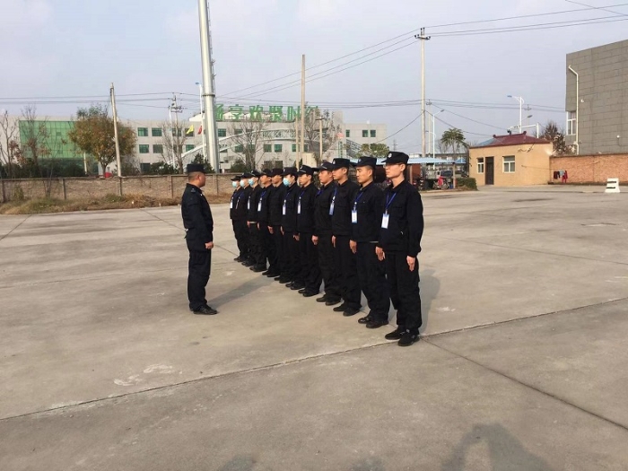 隊列訓練樹形象苦練精兵保平安—渭南市公安局經開分局警務輔助人員隊列訓練深入推進