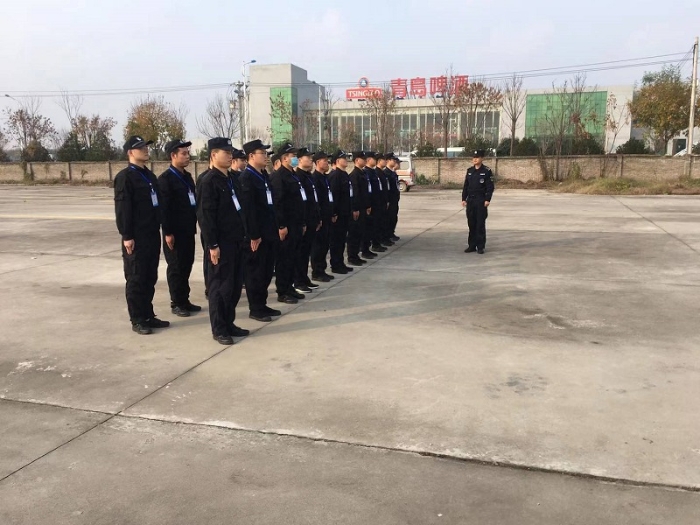隊列訓練樹形象苦練精兵保平安—渭南市公安局經開分局警務輔助人員隊列訓練深入推進