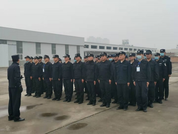 隊列訓練展風貌唱響警歌向前進—渭南市公安局經開分局警務輔助人員隊列訓練暨夜課堂如火如荼開展
