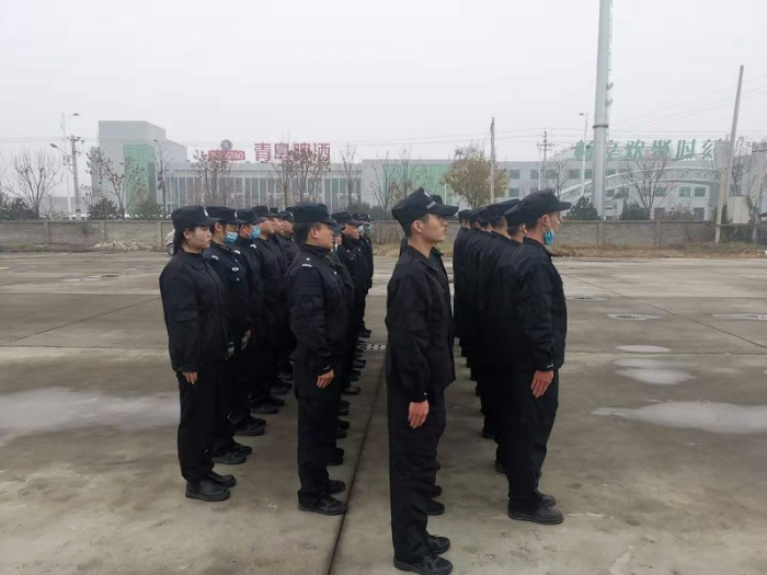隊列訓練展風貌唱響警歌向前進—渭南市公安局經開分局警務輔助人員隊列訓練暨夜課堂如火如荼開展