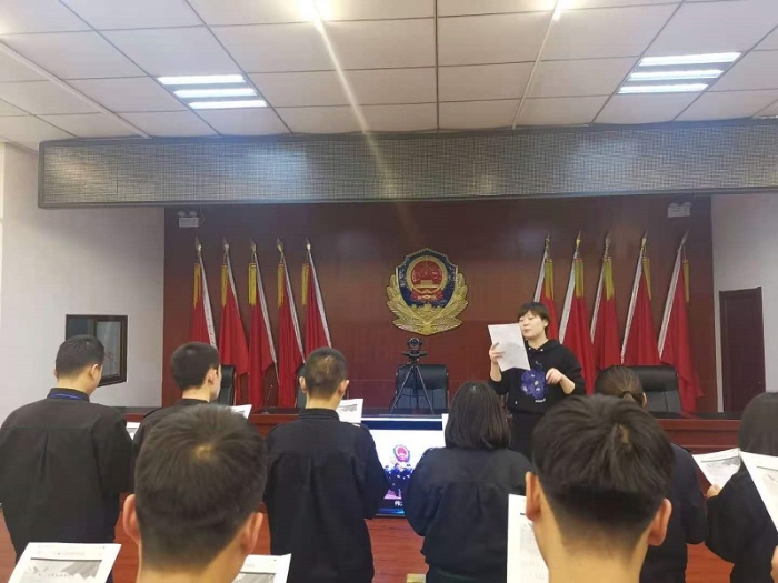 隊列訓練展風貌唱響警歌向前進—渭南市公安局經開分局警務輔助人員隊列訓練暨夜課堂如火如荼開展