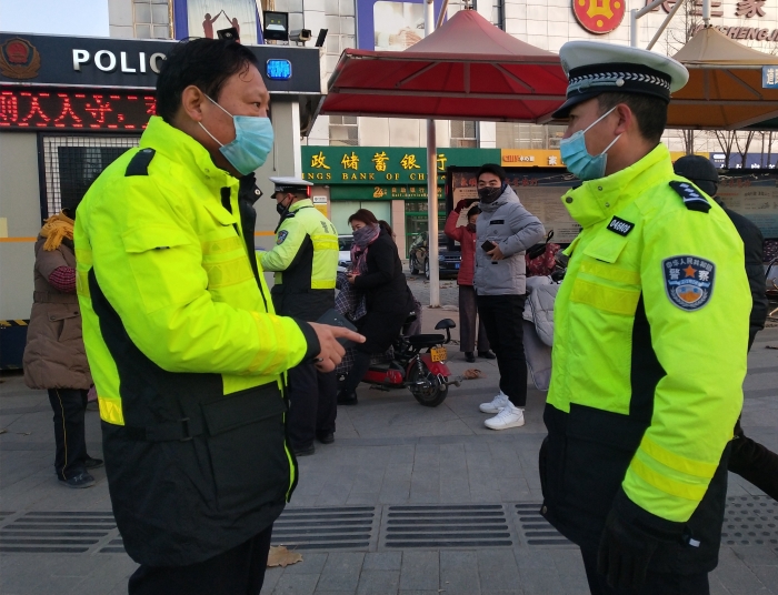 高新交警大隊扎實開展摩托車電動車不佩戴安全頭盔違法行為整治行動