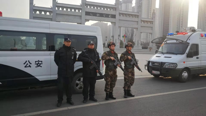 臨渭公安:元旦民警執勤忙 堅守崗位保平安