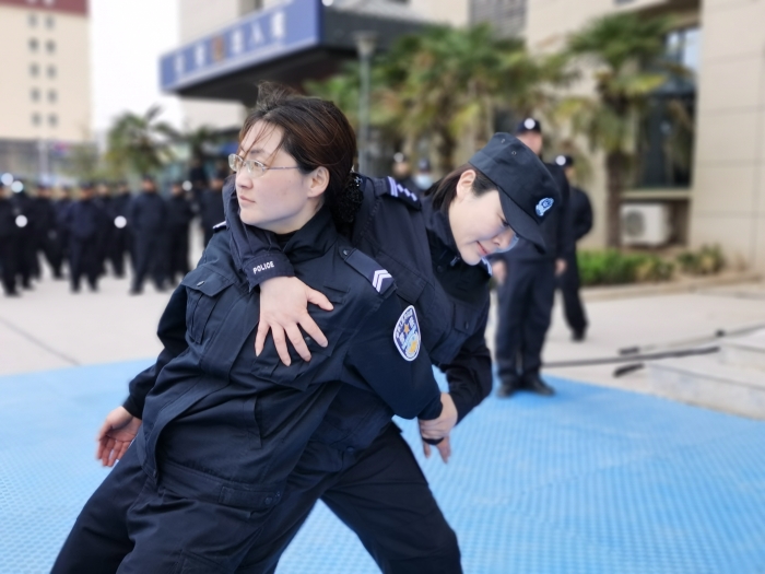 又帥又颯!今天蒲城警營戰斗力爆棚—蒲城縣公安局成功舉辦教育整頓暨春訓練兵會操活動