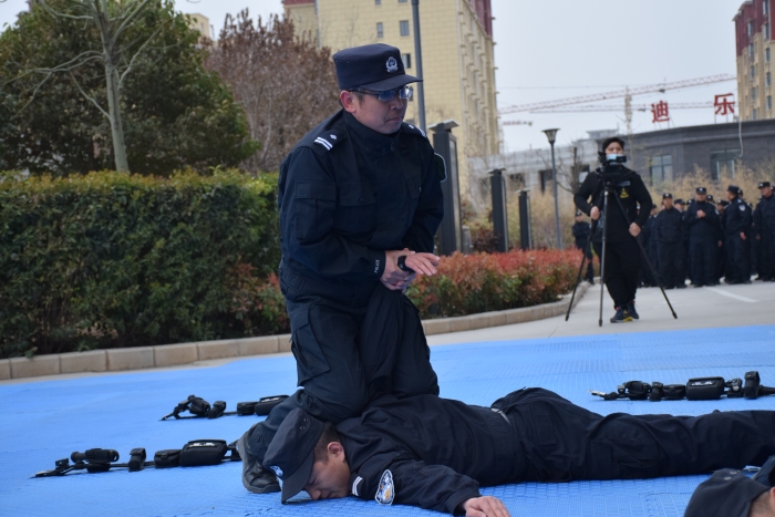 又帥又颯!今天蒲城警營戰斗力爆棚—蒲城縣公安局成功舉辦教育整頓暨春訓練兵會操活動