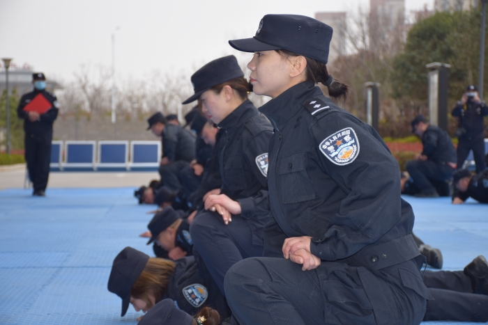 又帥又颯!今天蒲城警營戰斗力爆棚—蒲城縣公安局成功舉辦教育整頓暨春訓練兵會操活動