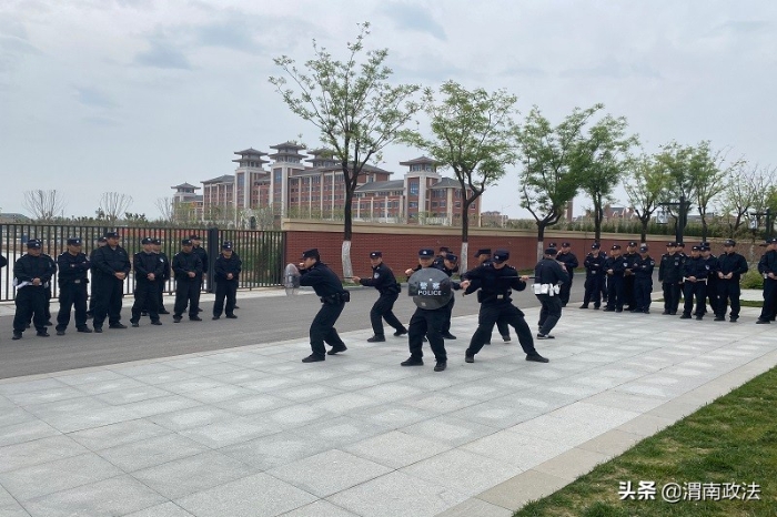 渭南市公安局成功舉辦全市警務(wù)實(shí)戰(zhàn)技能教官集訓(xùn)暨槍支培訓(xùn)班（組圖）