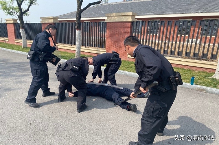 渭南市公安局成功舉辦全市警務(wù)實(shí)戰(zhàn)技能教官集訓(xùn)暨槍支培訓(xùn)班（組圖）