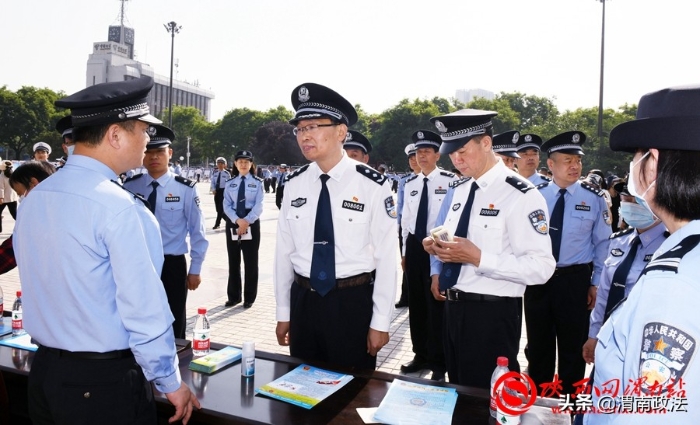 渭南公安開展隊伍教育整頓“向人民報告” 集中宣傳活動（組圖）