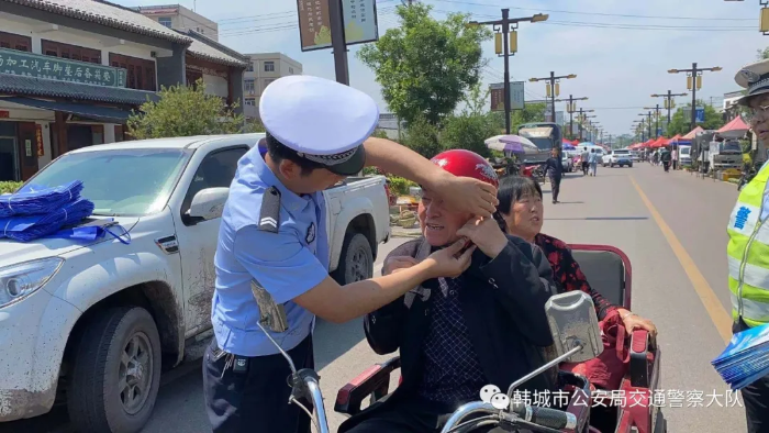 讓事故殘骸車說話 宣傳交通安全。