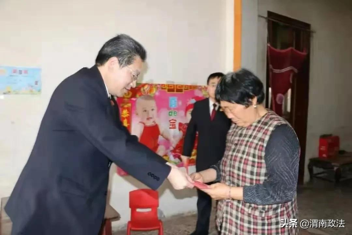 聽民聲、強(qiáng)監(jiān)督、解民憂| 特殊“520” 錦旗表心意（圖）