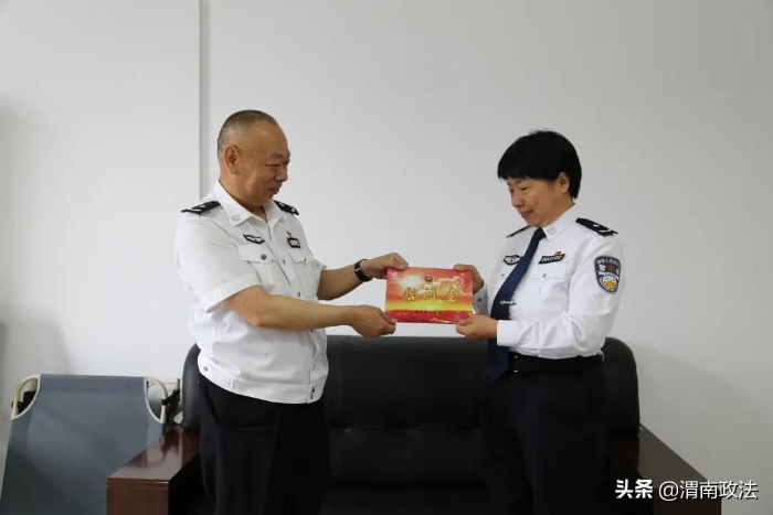 渭南市公安局黨委“七一”前夕開(kāi)展走訪慰問(wèn)活動(dòng)（組圖）