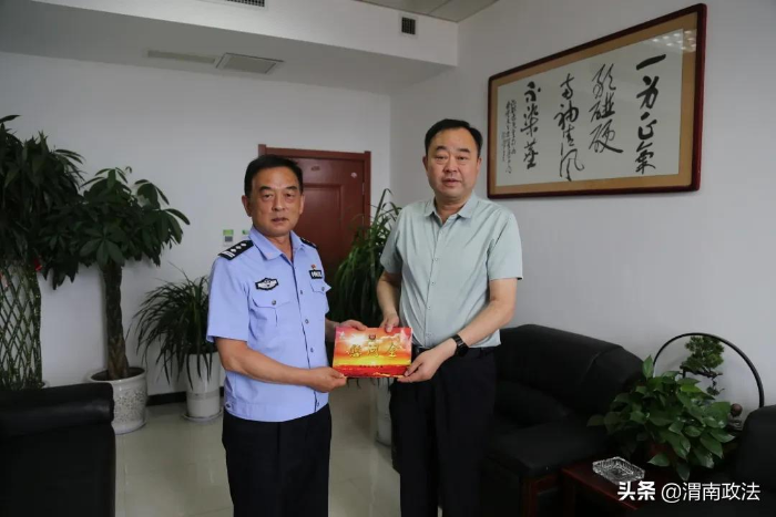 渭南市公安局黨委“七一”前夕開(kāi)展走訪慰問(wèn)活動(dòng)（組圖）