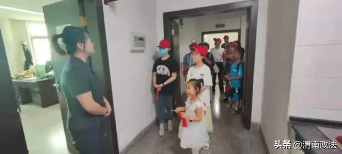 渭南中院：“法院開放日”開展“德潤三秦”家風(fēng)建設(shè)活動(dòng)（圖）