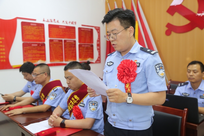 榜樣力量催奮進 凝聚共識再出發—渭南市公安局經開分局舉行先進集體和民警授獎儀式