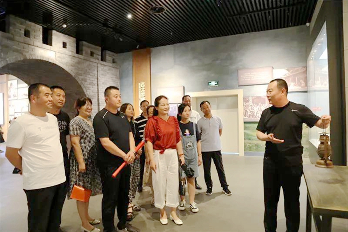 富平法院赴扶眉戰役紀念館聯合開展主題黨日活動。