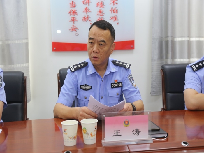 王濤帶頭宣講<span style=
