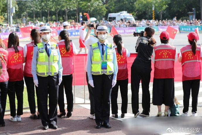 護航十四運，韓城公安交警在路上。