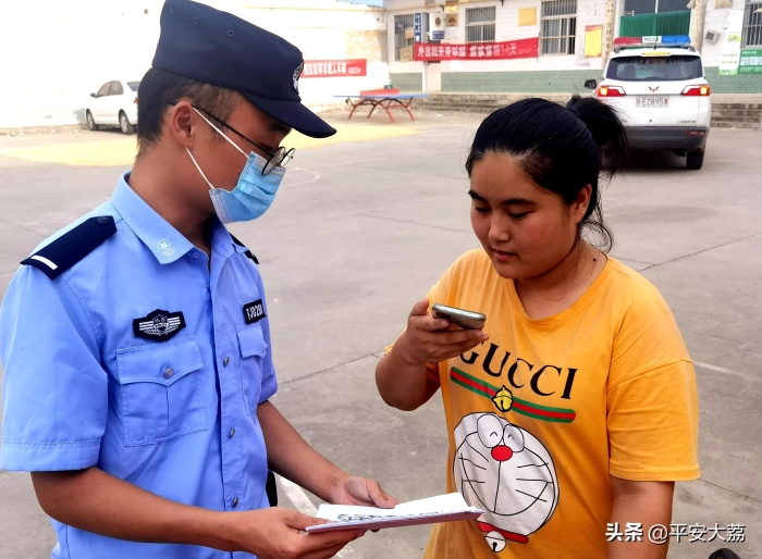 大荔安仁派出所線上線下開展反詐宣傳。