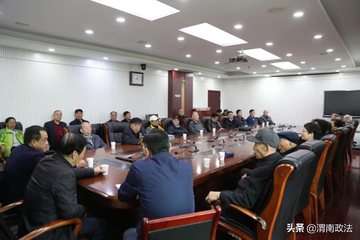 10月13日下午，渭南中院組織召開離退休干部重陽節(jié)座談會。