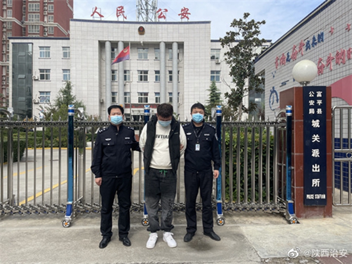 富平民警規(guī)勸逃犯投案自首。
