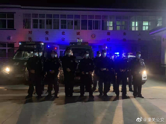 近日，潼關公安太要派出所聯合巡特警大隊開展社會治安大清查。