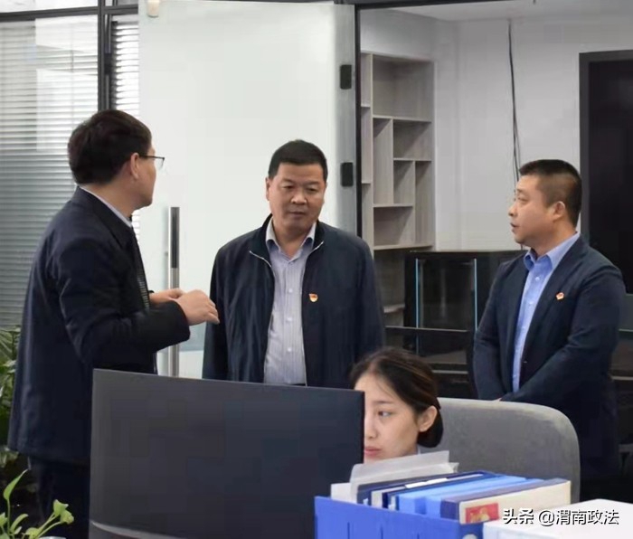 蒲城縣委常委、政法委書記、縣掃黑辦主任任武志督導四大行業領域整治工作。