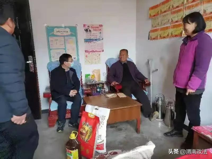 渭南市人民檢察院：節(jié)前慰問送祝福 濃濃關(guān)懷暖民心（圖）