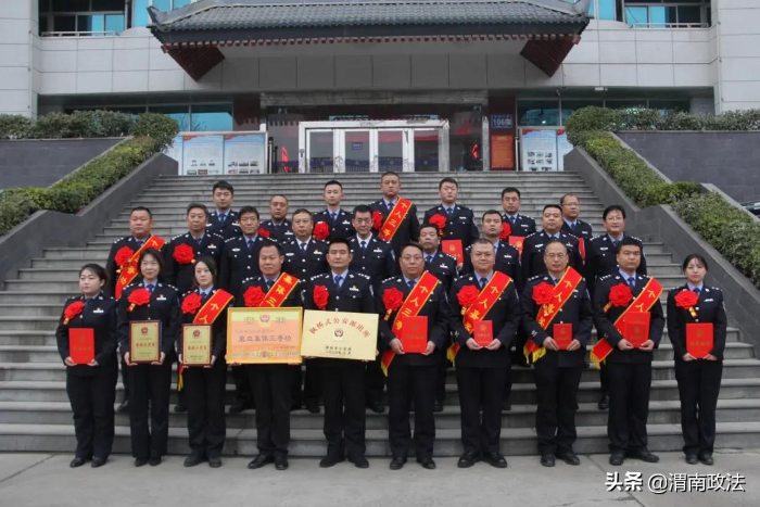 鼓士氣 暖警心 渭南市公安局開(kāi)展送獎(jiǎng)到基層活動(dòng)（圖）