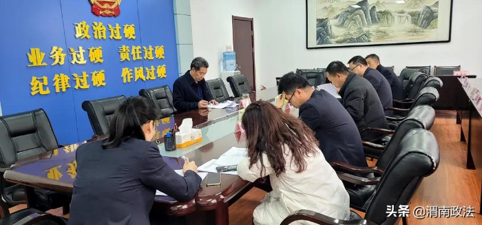 渭南市人民檢察院黨組書記、檢察長李逸強以普通黨員身份參加辦公室黨支部2021年度組織生活會（圖）