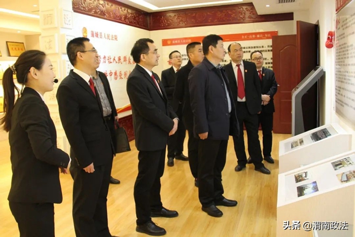 2月24日上午，蒲城縣委常委、政法委書(shū)記任武志到縣法院調(diào)研指導(dǎo)工作。