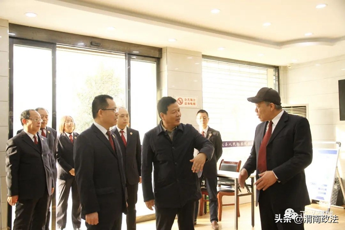 2月22日，蒲城縣委常委、政法委書(shū)記任武志到蒲城縣人民檢察院調(diào)研指導(dǎo)檢察工作。