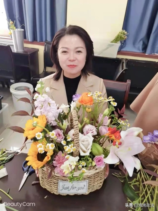 渭南市人民檢察院組織全體女干警開展花藝創(chuàng)作活動（圖）