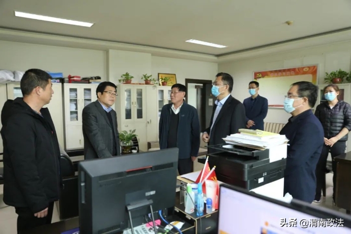 渭南中院黨組書記賀世輝看望慰問一線法官干警