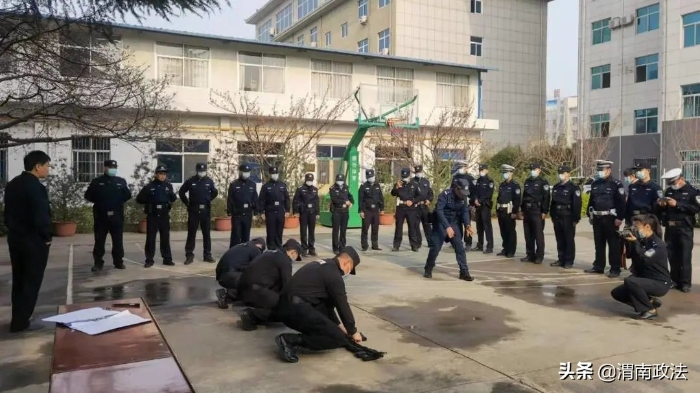厲兵秣馬練精兵 渭南公安全警武器警械專項訓練進行中！（圖）