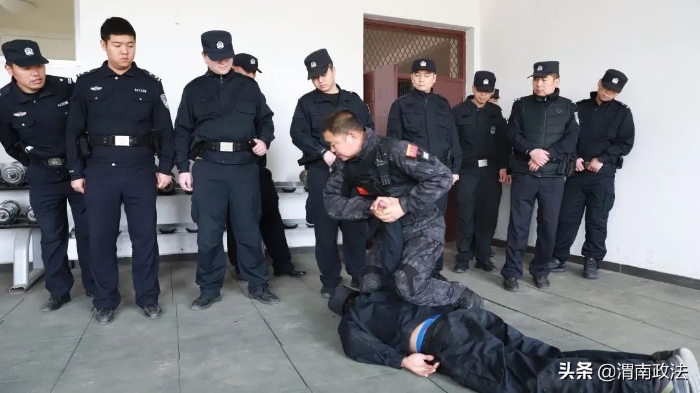 厲兵秣馬練精兵 渭南公安全警武器警械專項訓練進行中！（圖）