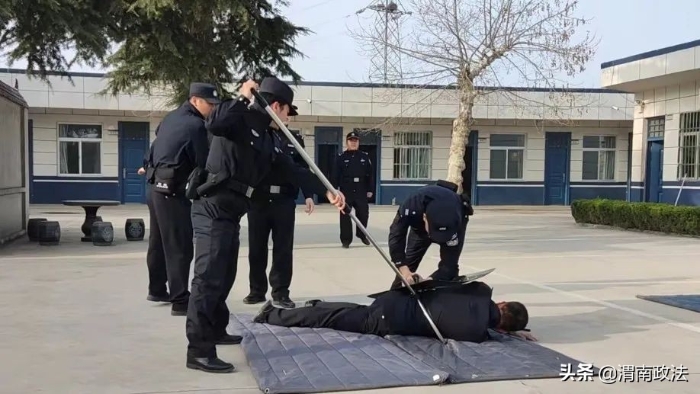 厲兵秣馬練精兵 渭南公安全警武器警械專項訓練進行中！（圖）
