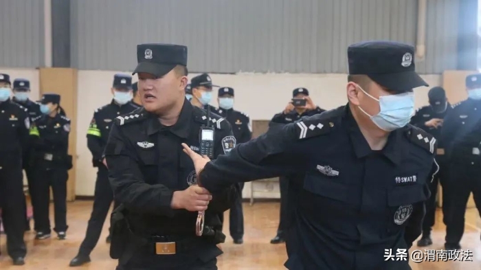 厲兵秣馬練精兵 渭南公安全警武器警械專項訓練進行中！（圖）