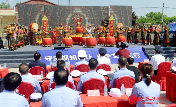 陜西公安交警美麗鄉(xiāng)村行交通安全巡回宣講渭南站活動(dòng)暨電影下鄉(xiāng)啟動(dòng)儀式在富平成功舉辦（組圖）