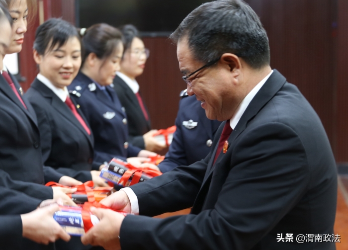 渭南中院:組織開展青年干警迎“五四”讀書分享會