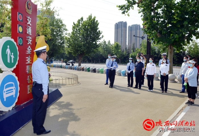 渭南公安交警美麗鄉村行交通安全巡回宣講高新站暨電影下鄉巡回播放紅星村活動成功舉辦（組圖）