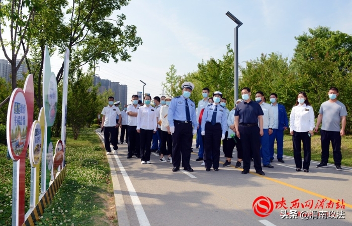 渭南公安交警美麗鄉村行交通安全巡回宣講高新站暨電影下鄉巡回播放紅星村活動成功舉辦（組圖）