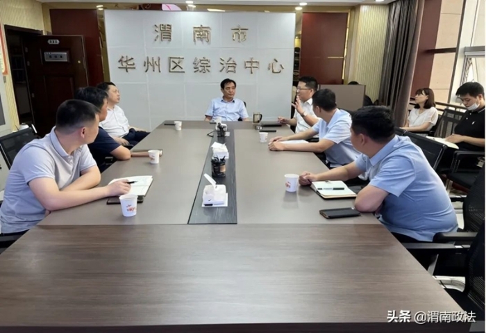 渭南市委政法委常務副書記惠中正檢查指導華州區綜治中心規范化建設工作。